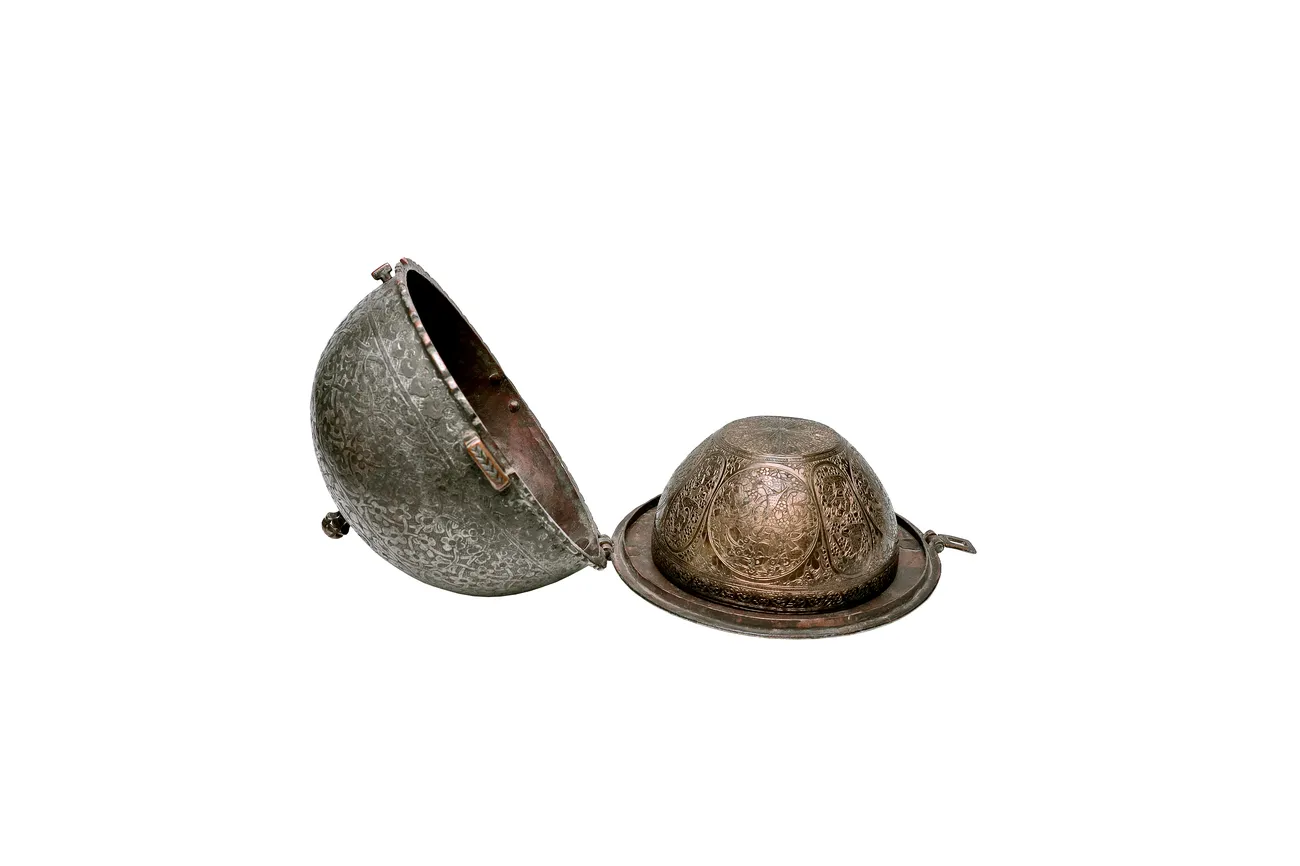 What copper items are kept in the museum collection of the State Museum of History of Uzbekistan?