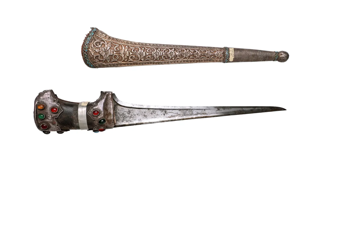 Топоры и ножи, хранящиеся в коллекции Государственного музея истории Узбекистана