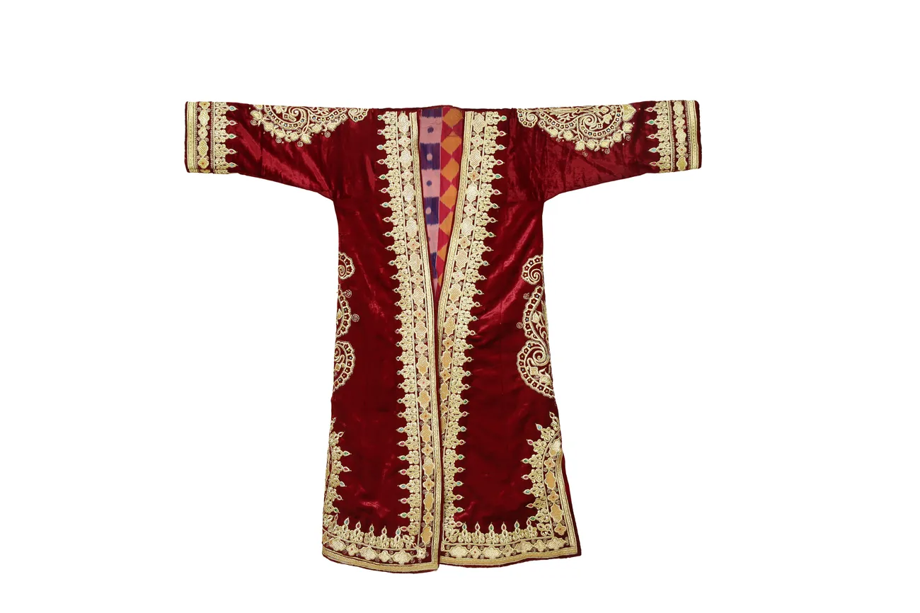 How did the outfits of Bukhara women surprise the British traveler?