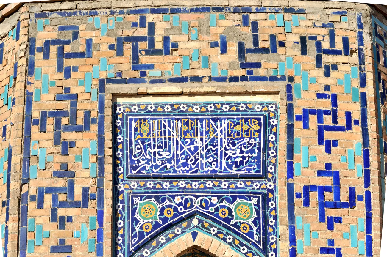 What is interesting about the Majolica mausoleum of the Shahi-Zindah ensemble?