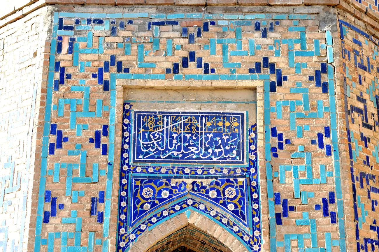 What is interesting about the Majolica mausoleum of the Shahi-Zindah ensemble?