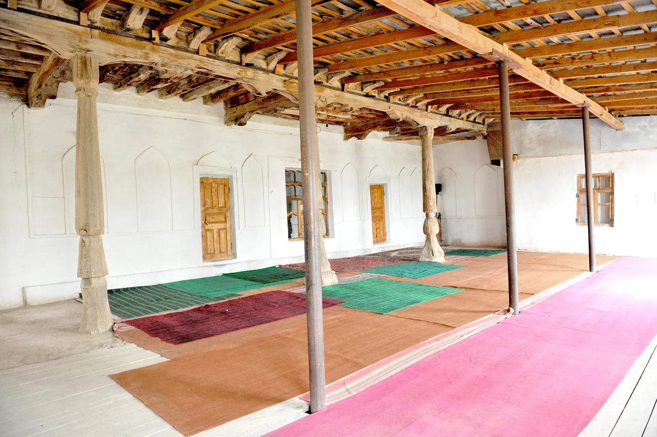 Where is the Sufi Allahar Mosque located?