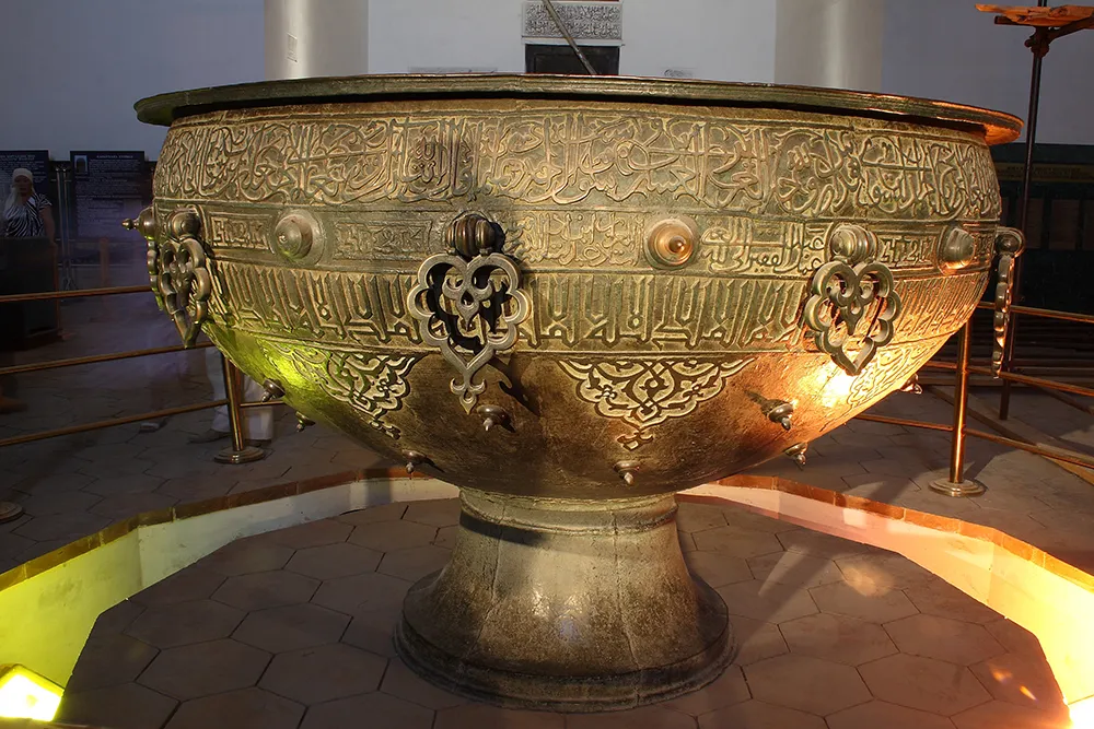 A copy of the 600-year-old cauldron, commissioned by Amir Timur, will be made