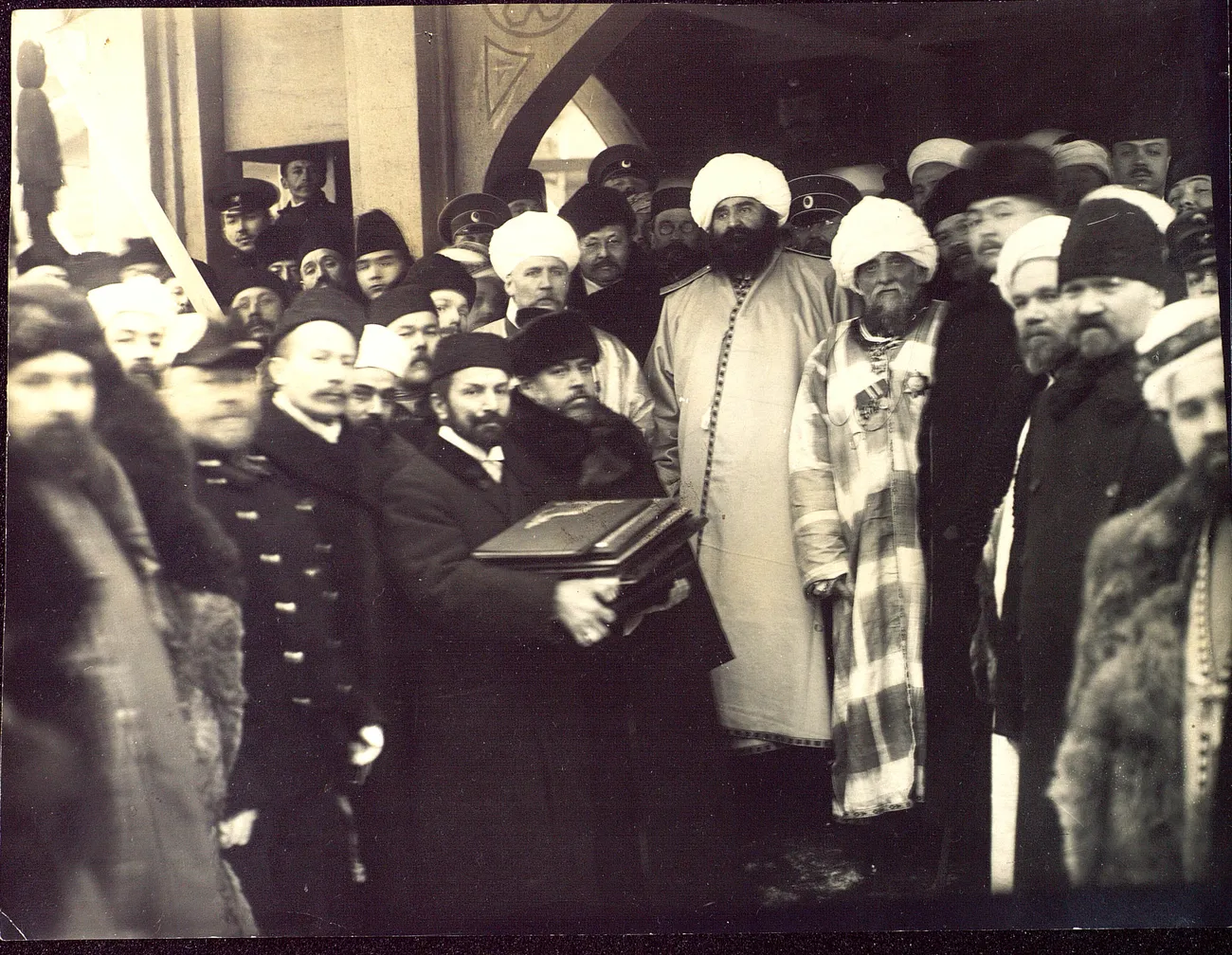 Who made the greatest contribution to the construction of the St. Petersburg Cathedral Mosque?