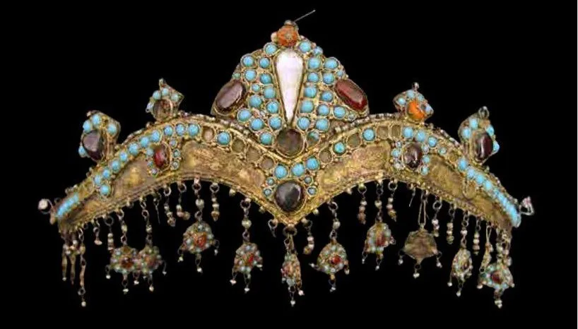 From what culture did the tilla-kosh decoration come to us?