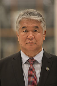 Султан Раев