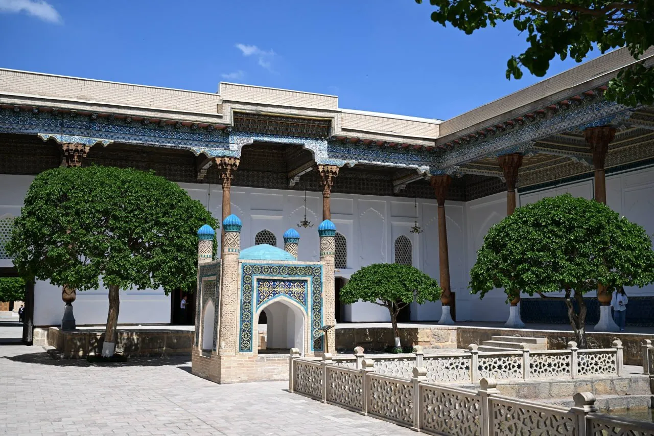Oʻzbekiston va Qozogʻiston Prezidentlari Bahouddin Naqshband majmuasiga tashrif buyurdi