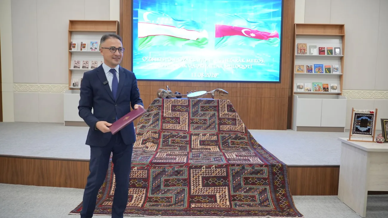 Азербайджан подарил Узбекистану уникальный карабахский ковер