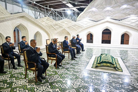 The President visits Imam Bukhari complex