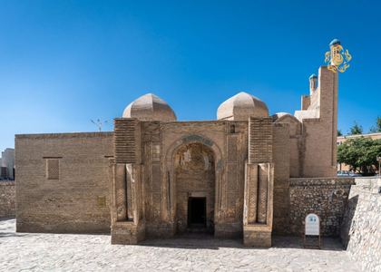 "Chuqurda"gi masjid va atir sotuvchilar joyi