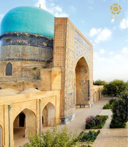 Which architectural complex in Uzbekistan resembles a large square?