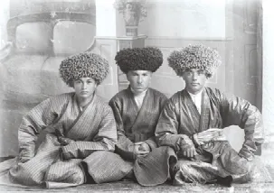 Erkak uxlayotganda, ayol uxlaydi.