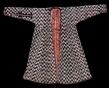 How did the inhabitants of the cities located along the routes of the Great Silk Road dress?