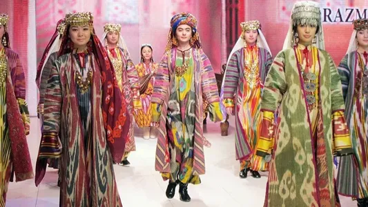 Какую роль играл цвет в традиционном узбекском костюме?