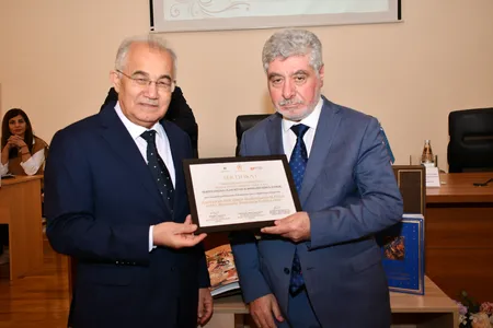 Директор Института рукописей имени Физули: Спасибо Узбекистану за щедрый подарок для нашей библиотеки