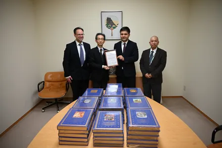 On behalf of WOSCU, the book-album series “The Cultural Legacy of Uzbekistan” presented to the Miho Museum