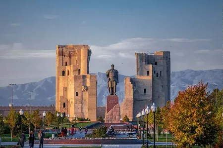 Amir Temur va temuriylar hukmronligi davrida saroy inshootlari qanday vazifalarni bajargan?