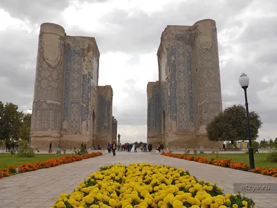 Oqsaroyga kim qanday taʼrif bergan?