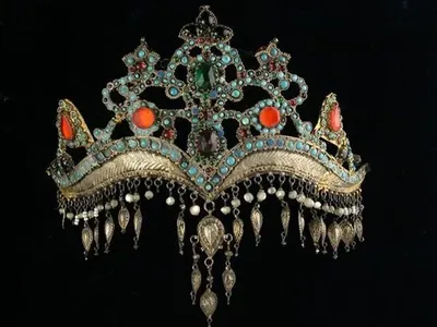 Traditional head jewelry of Uzbek women