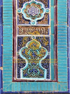 Что возвещают надписи на пилонах портала мавзолея Шади-Мульк?