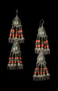 What earrings were worn in Tashkent at the end of the 19th – beginning of the 20th centuries?