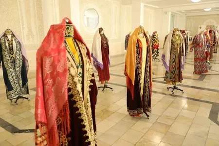What was included in a woman's costume in Tashkent?