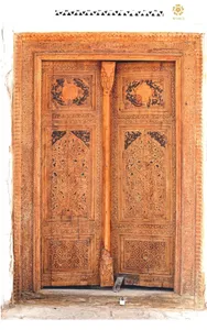 Who made the door of the mausoleum of Khazrati Imam?