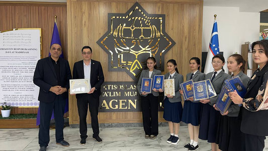 WOSCU yana 30 ta manzilga kitob-albomlarni sovg'a qildi