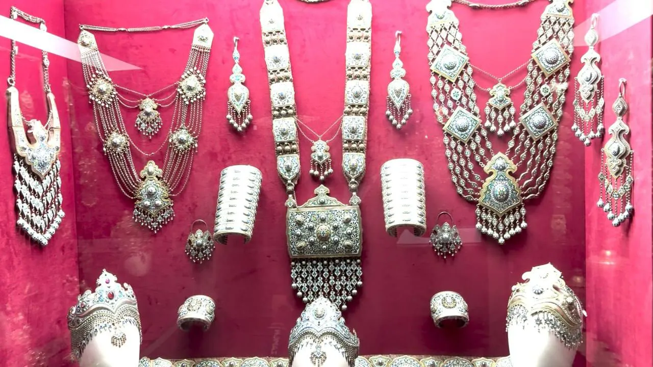 Jewelry belonging to the Emir of Bukhara is kept in a museum in Kuwait