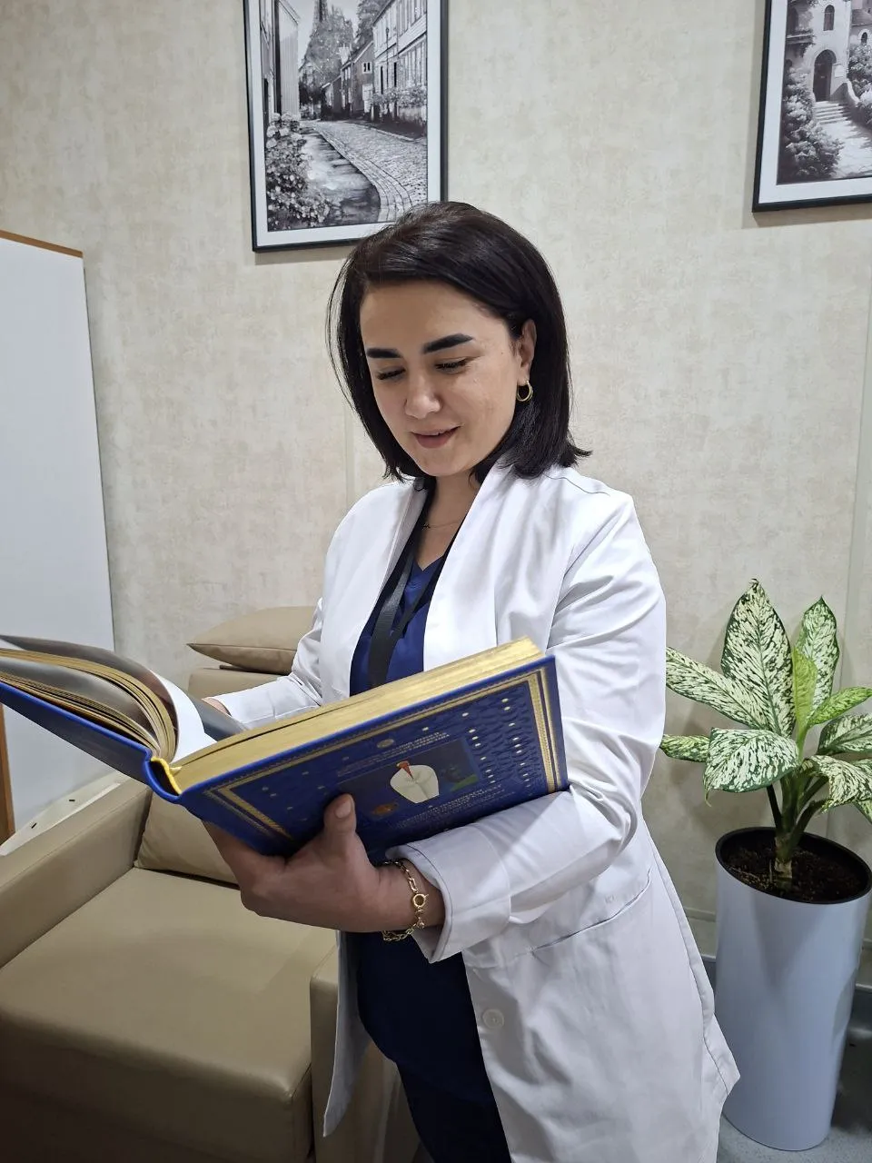 WOSCU continues to share "Cultural Heritage of Uzbekistan" books throughout Samarkand