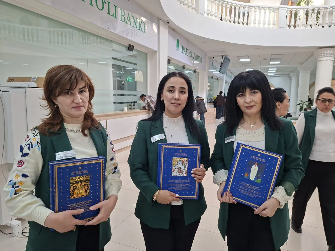 WOSCU Samarqand bo'ylab "O'zbekiston madaniy merosi" kitoblarini ulashishda davom etmoqda