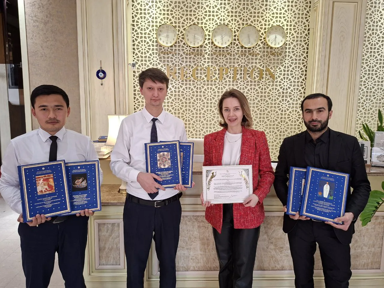 WOSCU Samarqand bo'ylab "O'zbekiston madaniy merosi" kitoblarini ulashishda davom etmoqda