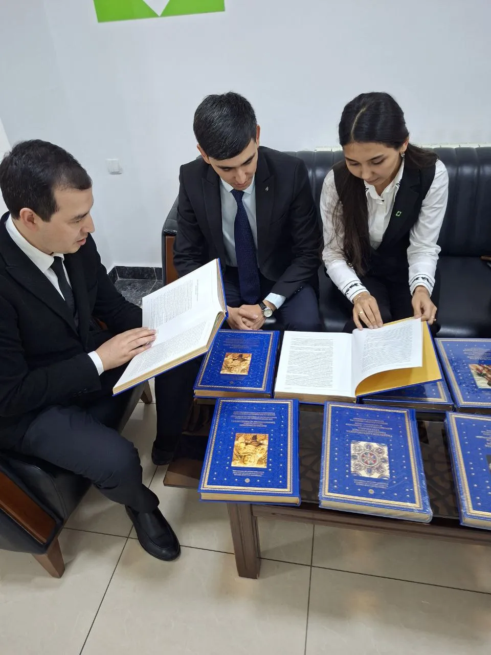 Samarqanddagi yana 15 tashkilot "O'zbekiston madaniy merosi" kitob-albomlariga ega bo'ldi