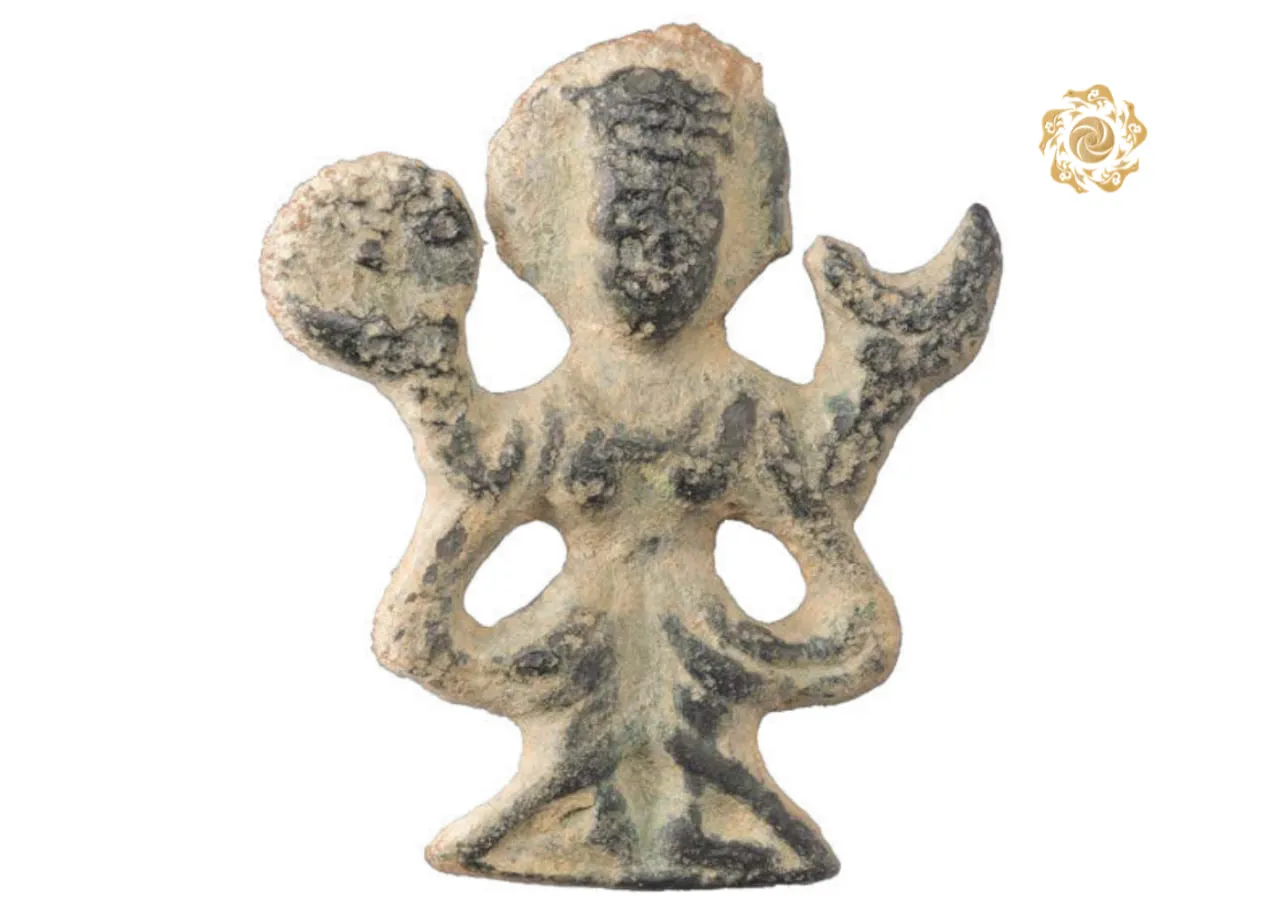 Quyosh va Oy ko'targan ma'buda