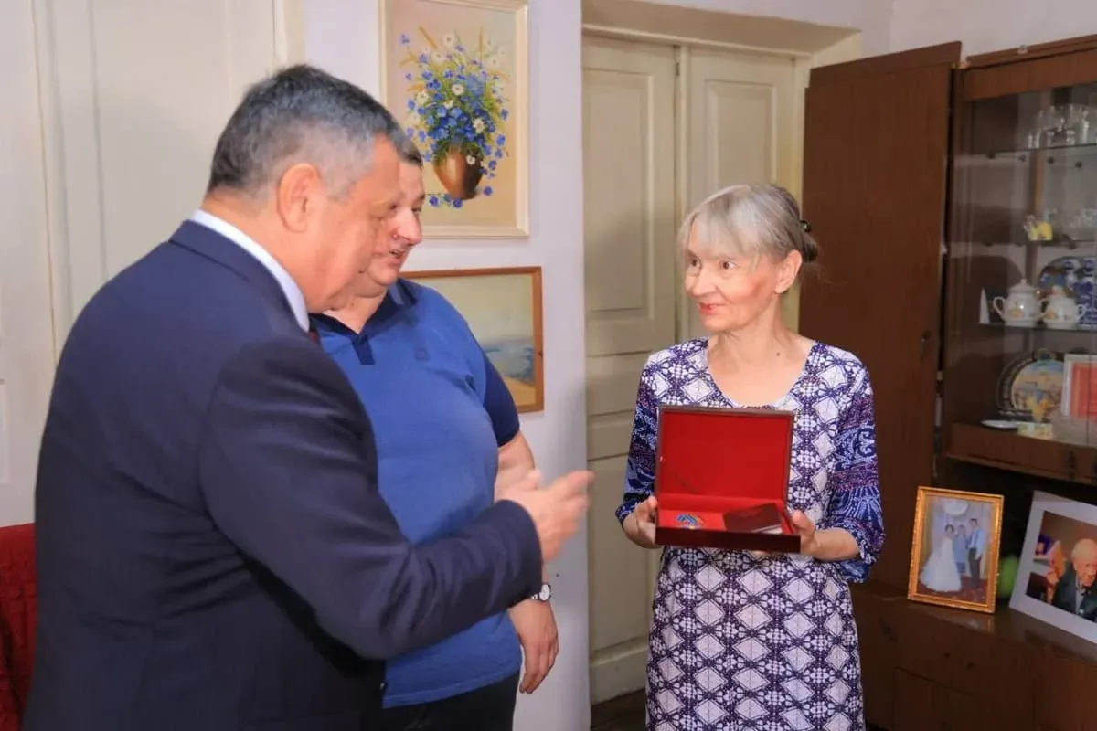 Eduard Rtveladze oilasiga "Do‘stlik" ordeni tantanali ravishda topshirildi