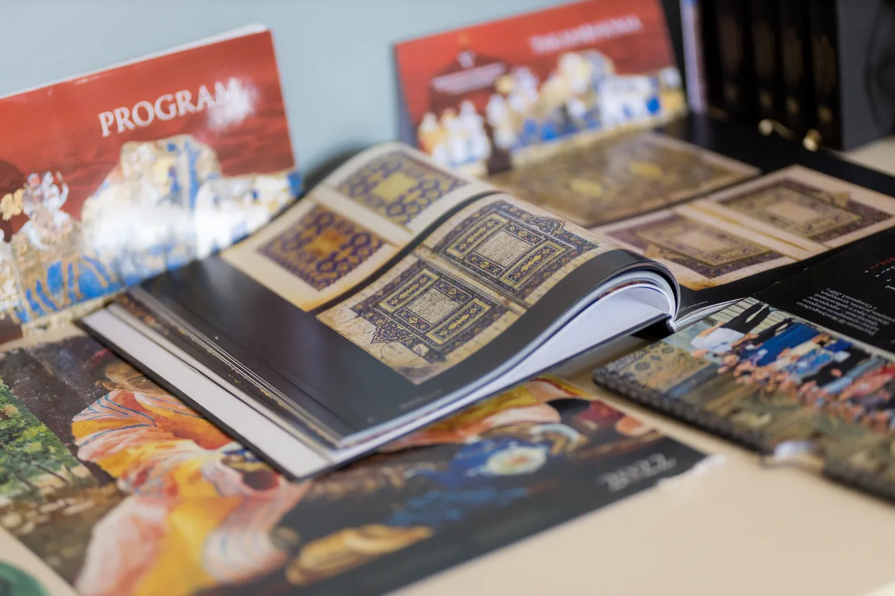 Книга под микроскопом: Где печатаются наши книги?